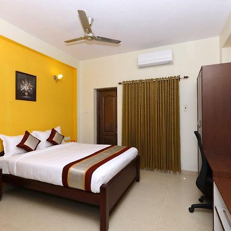 Vaccinated Staff- Oyo Flagship 475 Audi Nivas, North Usman Road Hotell Chennai Exteriör bild