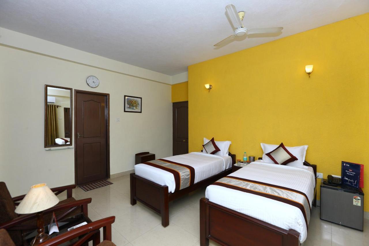 Vaccinated Staff- Oyo Flagship 475 Audi Nivas, North Usman Road Hotell Chennai Exteriör bild