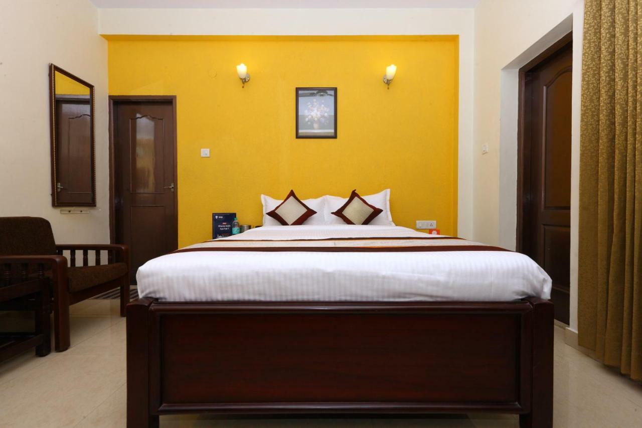 Vaccinated Staff- Oyo Flagship 475 Audi Nivas, North Usman Road Hotell Chennai Exteriör bild